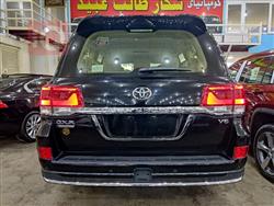 تۆیۆتا لاند کروزەر